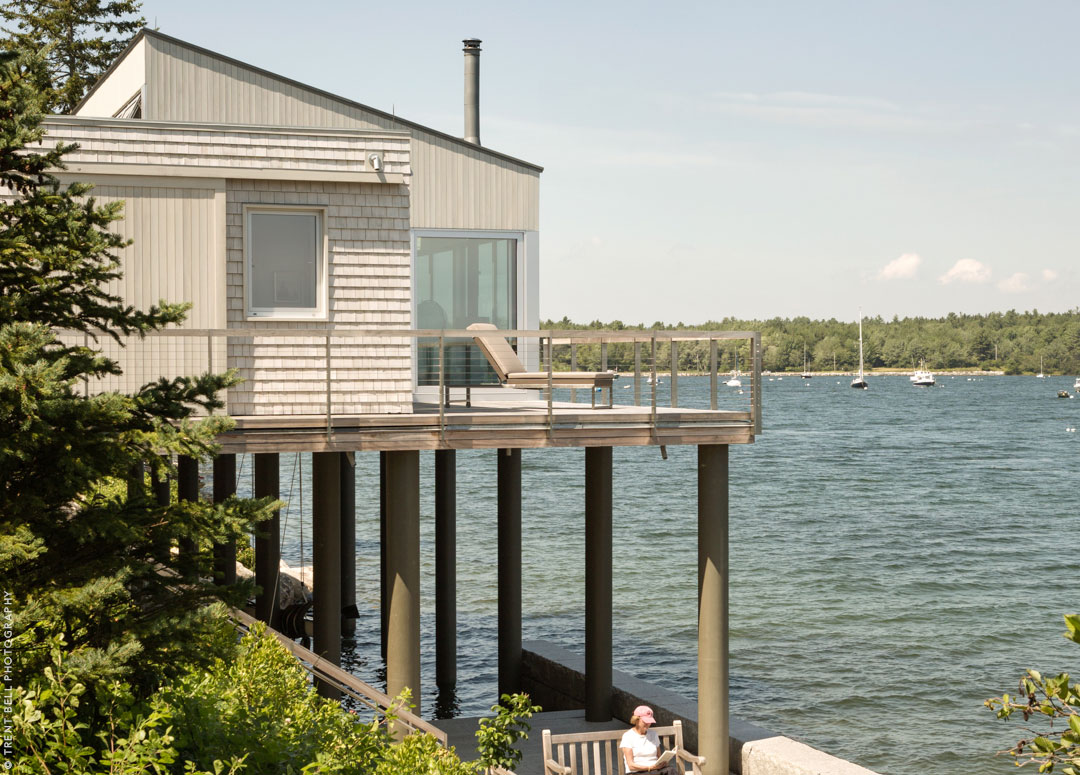 Contemporary House located on the Edge of a Bay in Maine, USA