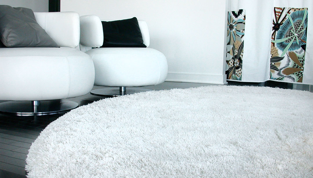 White Shaggy Rug in a Contemporary Living Room | Custom Area Rugs Quebec | Urba Rugs Canada