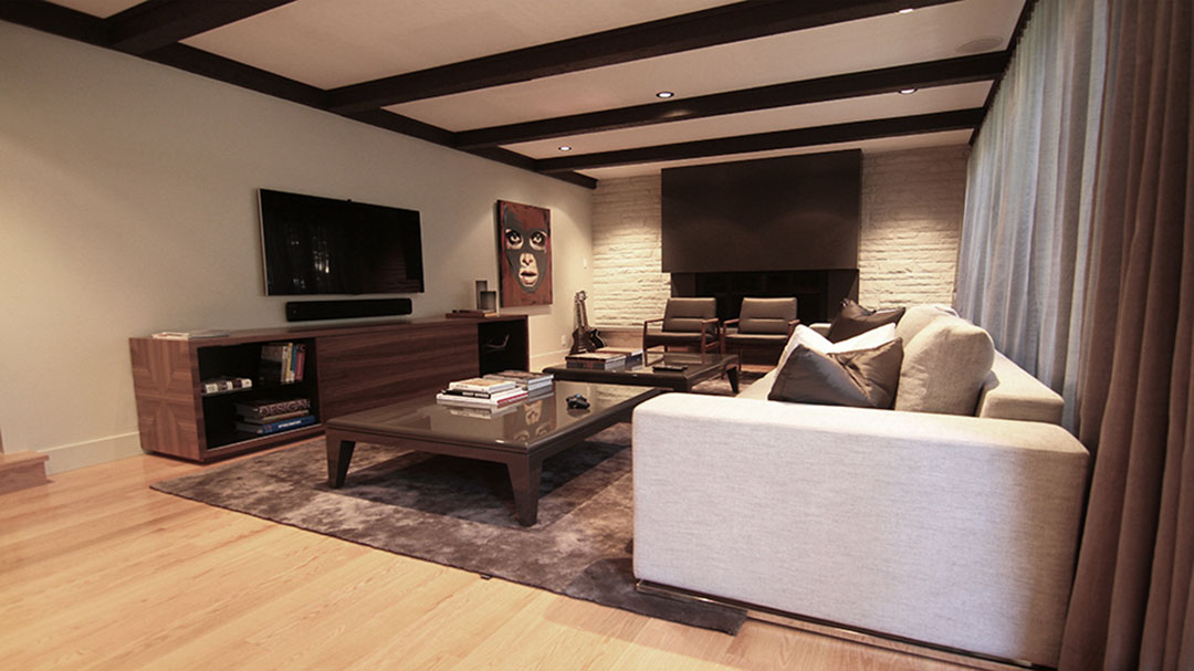 Huge Brown Shiny Rug in a Modern Living Room | Bespoke Rug Canada | Urba Rugs