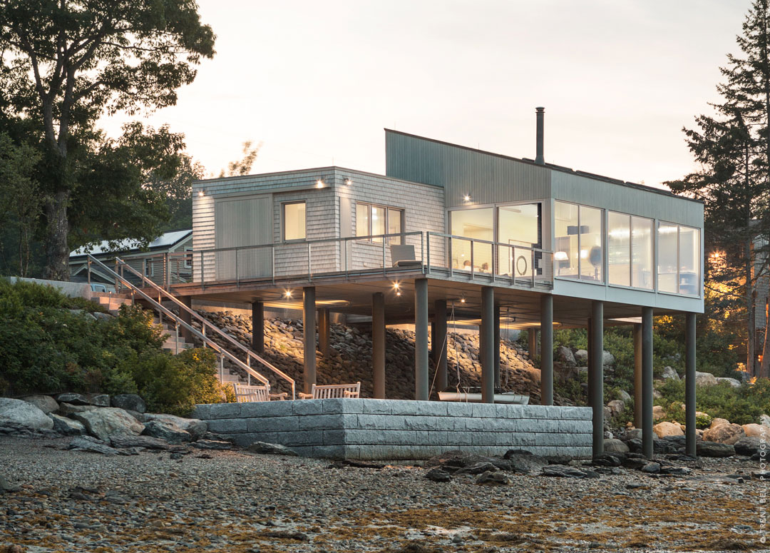 Amazing Contemporary House Located on the Edge of a Bay in Maine